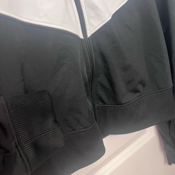 Nike Monochrome Zip-Up Jacket - Picture 6 of 9